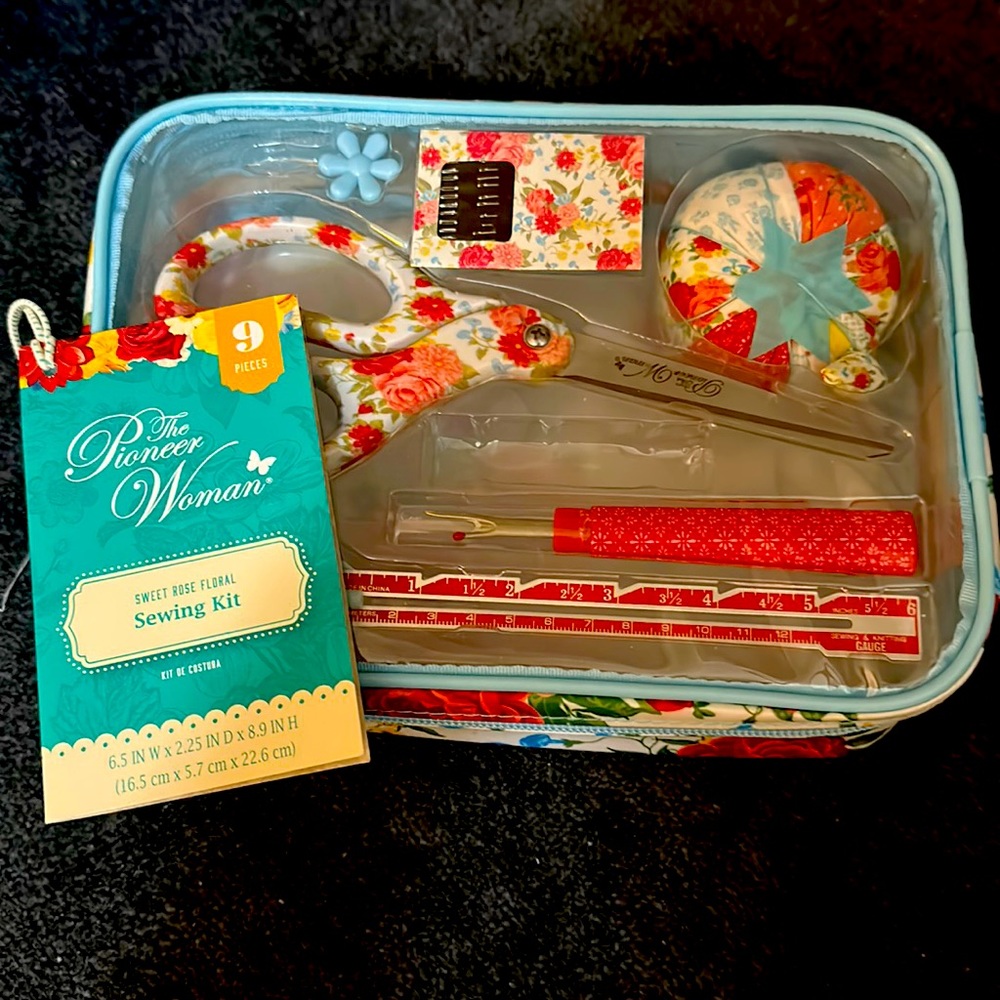 SEWING KIT